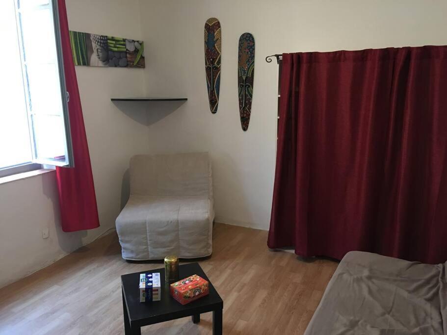 Jolie Studio Dans Le Centre Historique De Narbonne Apartment Bagian luar foto